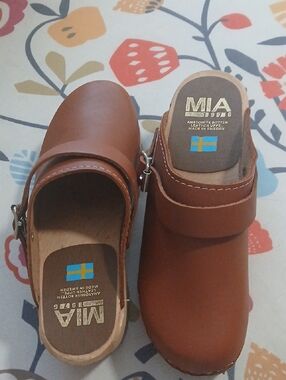Mia Leather sweedish Clogs Size 37 NWOT